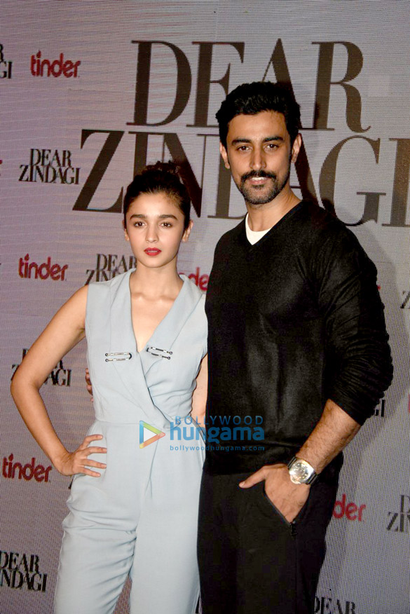 celebs attend the dear zindagi bash in association with tinder 2