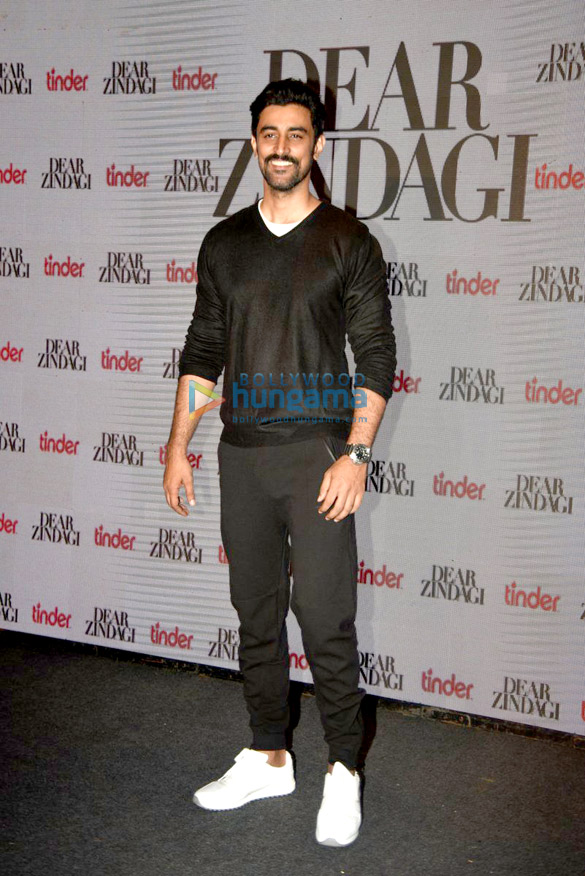 celebs attend the dear zindagi bash in association with tinder 4