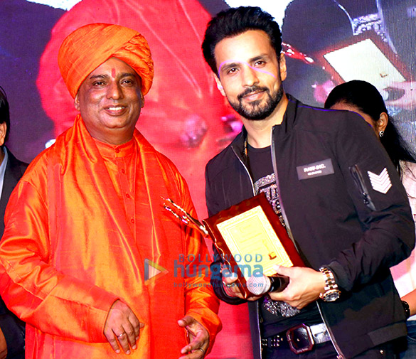 celebs grace bharat icon awards 12