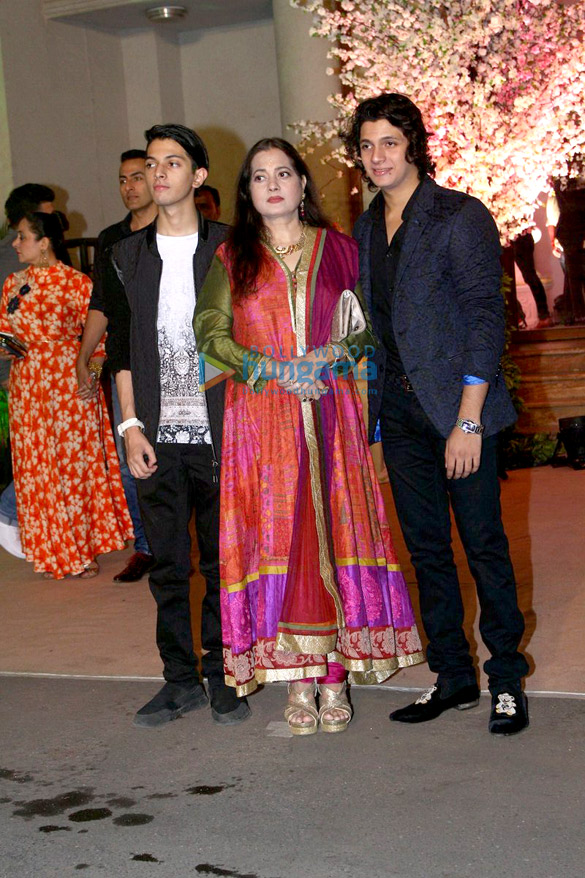 celebs grace rikku rakesh nath daughter shaina naths wedding reception 27