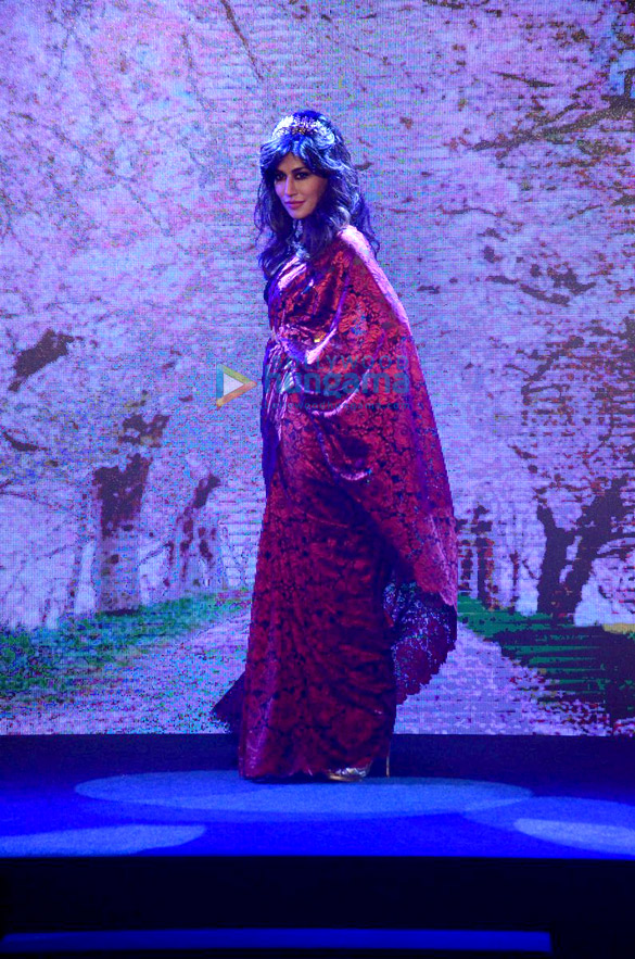chitrangada singh walks the ramp for intrika brand launch 2