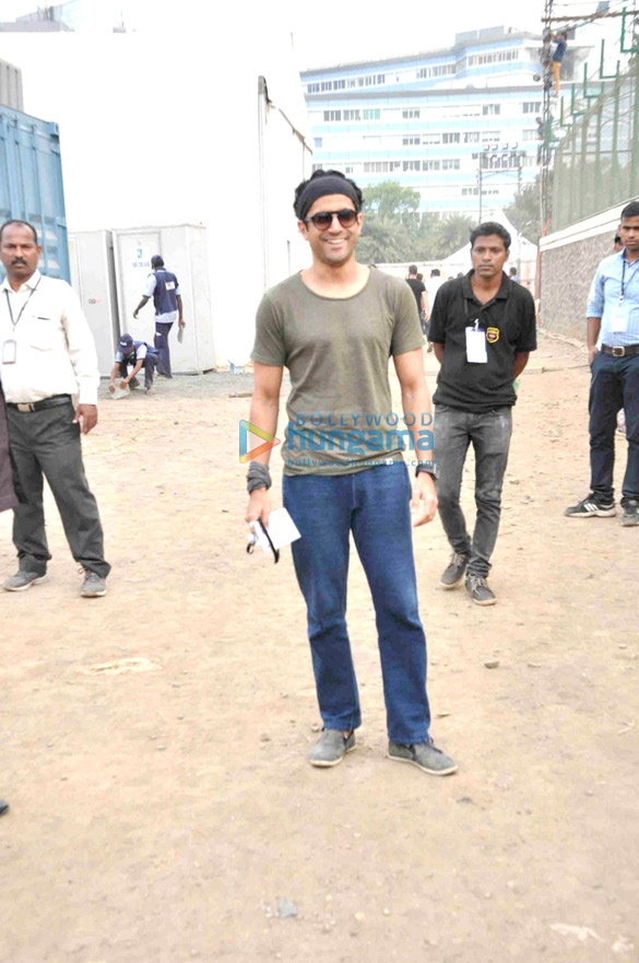 farhan akhtar and shah rukh khan snapped at global citizen rehersals 1