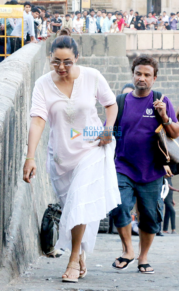 gauri others arrive from alibaug srks birthday bash 4