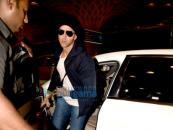 Hrithik Roshan departs for Singapore