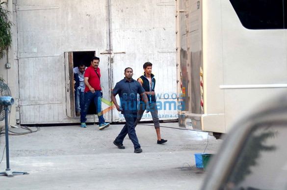 hrithik snapped at an ad shoot in mumbai 3