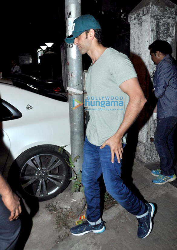 hrithik snapped post kaabil meeting at salim and suliemans office in juhu 4