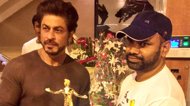 “I Was SPEECHLESS When I Saw Shah Rukh Khan”: Muhammad Ashraf “I Was SPEECHLESS When I Saw Shah Rukh Khan”: Muhammad Ashraf