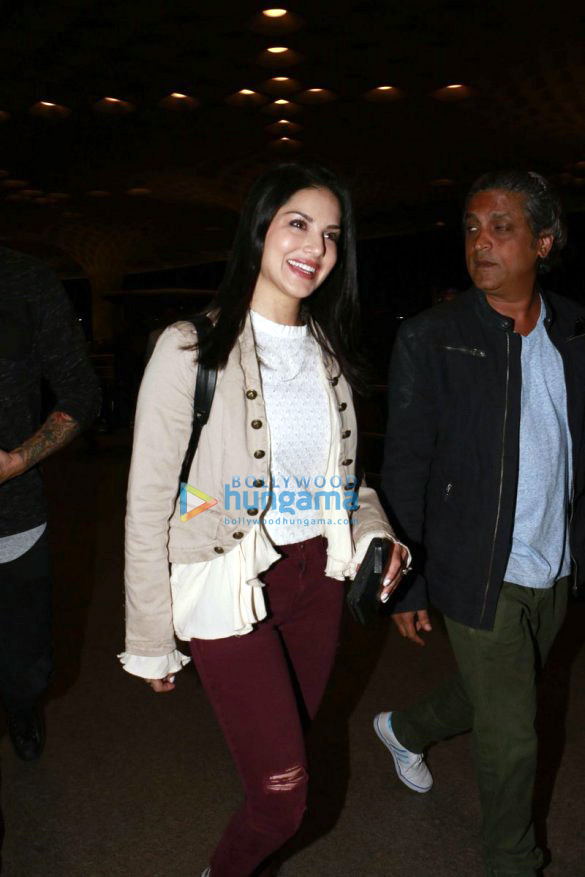 jacqueline fernandez and sunny leone snapped at the airport 4