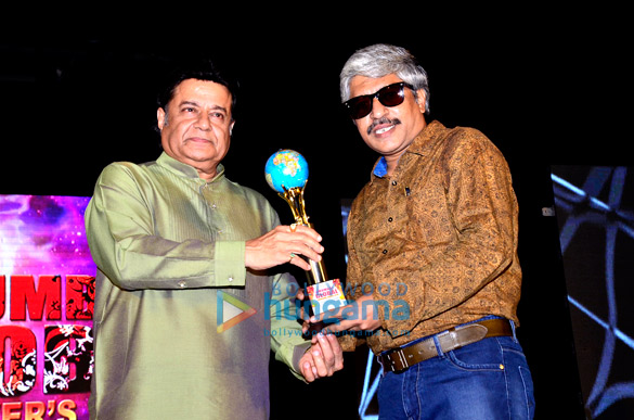 jeetendra snapped receiving the mumbai global achievers award 2016 11