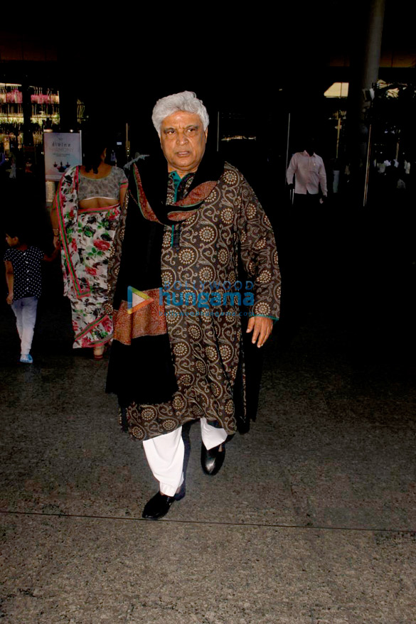 john rajinikanth sanjay snapped at the airport 4