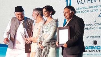 Check out: Sonam Kapoor collects Neerja Bhanot’s Mother Teresa Memorial International Award