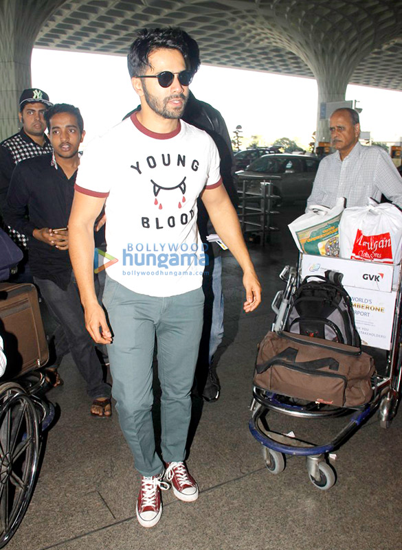 parineeti chopra varun dhawan vidya balan snapped at the airport 8