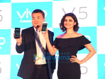 Prachi Desai launches VIVO's latest mobile