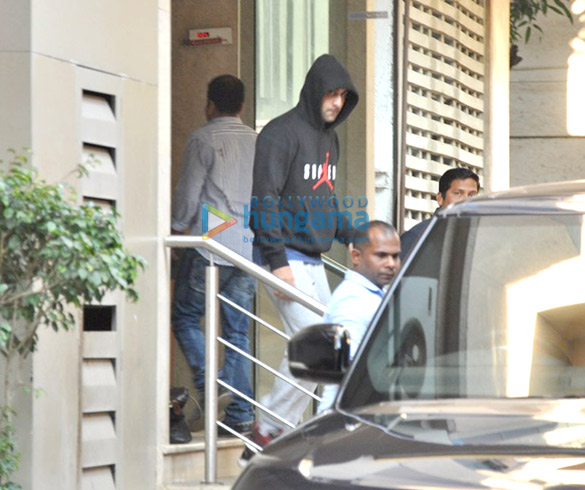 Ranbir Kapoor and Ayan Mukerji snapped post dance rehearsal in Khar Ranbir Kapoor and Ayan Mukerji snapped post dance rehearsal in Khar