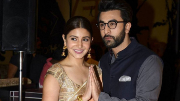 Ranbir Kapoor, Anushka Sharma Celebrate Diwali With Their Fans Ranbir Kapoor, Anushka Sharma Celebrate Diwali With Their Fans