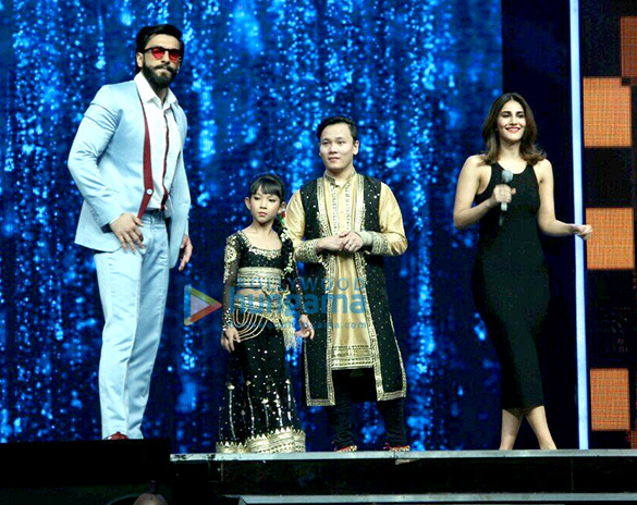 Ranveer Singh & Vaani Kapoor promote ‘Befikre’ on the sets of Super Dancer Ranveer Singh & Vaani Kapoor promote ‘Befikre’ on the sets of Super Dancer