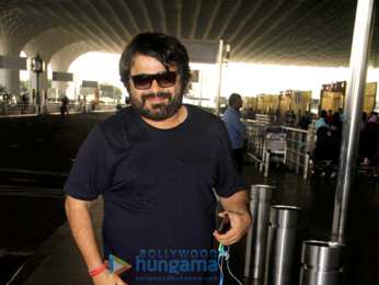 Shah Rukh Khan, Aishwarya Rai Bachchan, Sanjay Dutt & others snapped at the airport