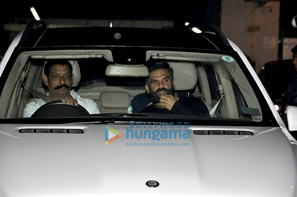 srk sohail sunil sooraj snapped post a party at salman khans place 3