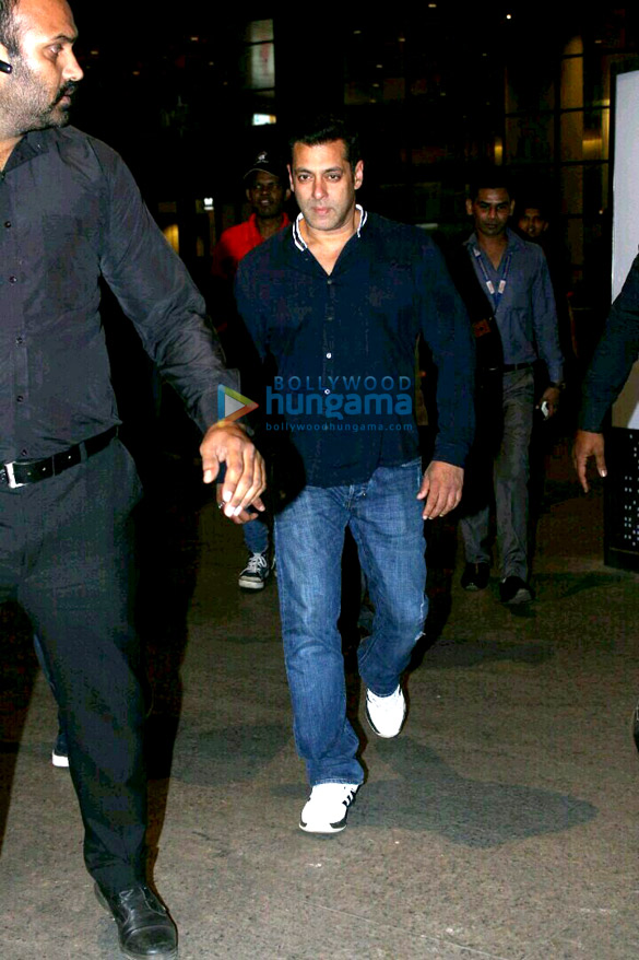 salman khan spotted at the international airport 2