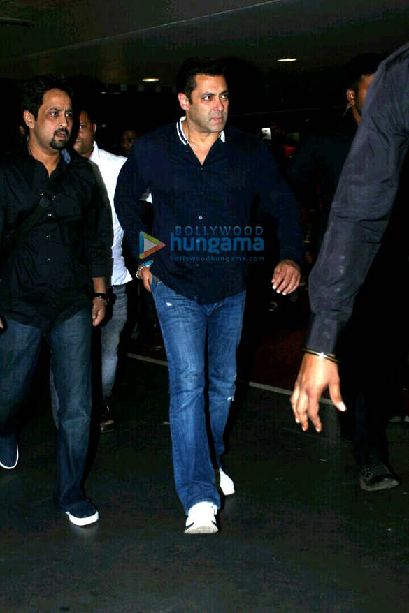 salman khan spotted at the international airport 5