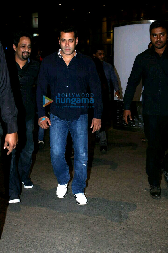 salman khan spotted at the international airport 7