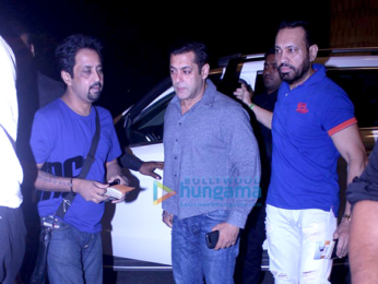 Salman Khan & Raveena Tandon snapped at the airport