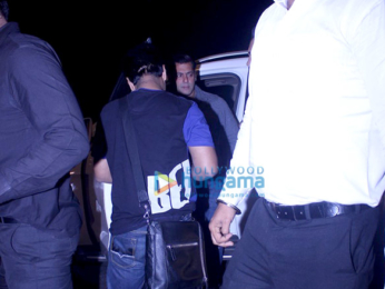 Salman Khan & Raveena Tandon snapped at the airport