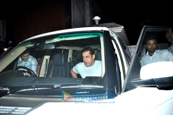 salman sangeeta and others snapped in bandra 1