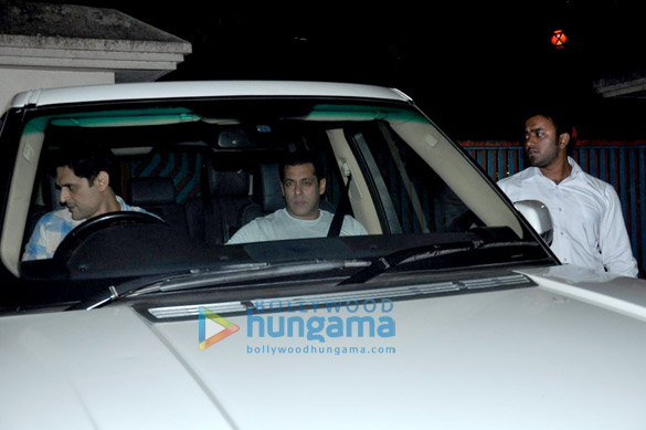 salman sangeeta and others snapped in bandra 7