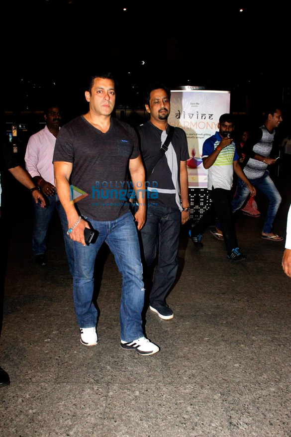 salman others snapped at international airport 1