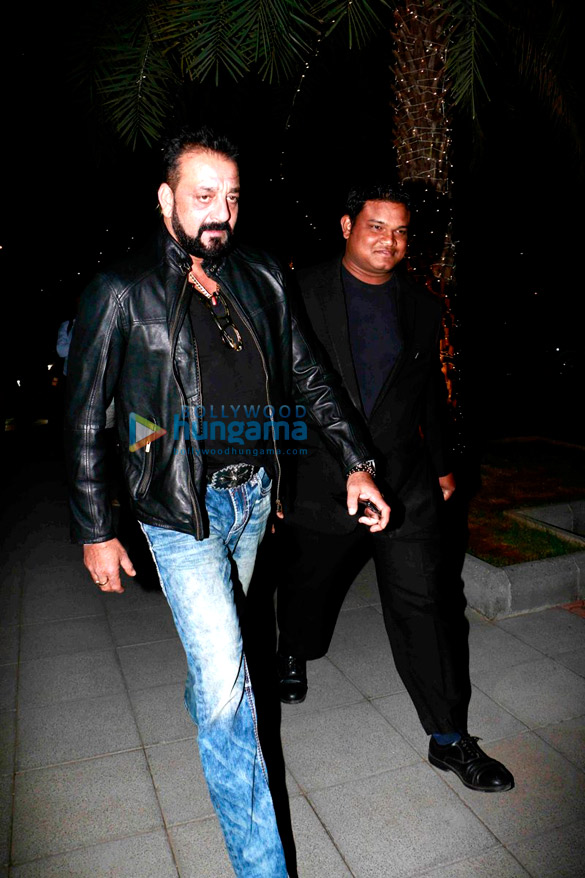 sanjay dutt snapped with kids post dinner 2