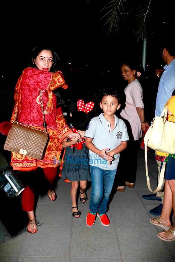 sanjay dutt snapped with kids post dinner 3