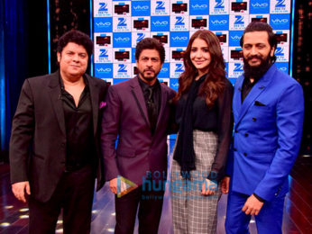 Shah Rukh Khan and Anushka Sharma on the sets of 'Yaaron Ki Baaraat'