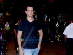 Sharman Joshi & Esha Gupta snapped at the international airport