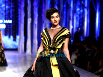 Shweta Nanda Bachchan walks for Abu Jani Sandeep Khosla show for 'Volvo'