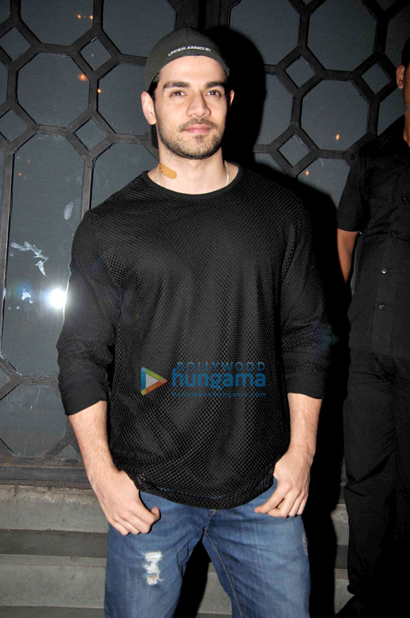 Sooraj Pancholi snapped post dinner in Bandra Sooraj Pancholi snapped post dinner in Bandra
