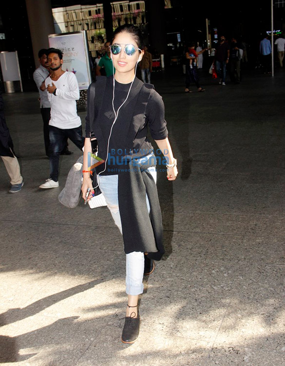 tamannah bhatia yami gautam sophie choudry snapped at the domestic airport 2