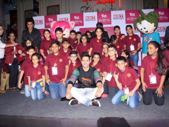 Watch: One kid messes up Varun Dhawan’s Mannequin challenge Watch: One kid messes up Varun Dhawan’s Mannequin challenge