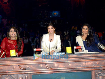 Vidya Balan promotes 'Kahaani 2' on the sets of Super Dancer