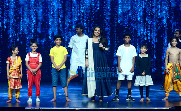 vidya balan promotes kahaani 2 on the sets of super dancer 5