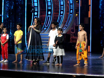 Vidya Balan promotes 'Kahaani 2' on the sets of Super Dancer