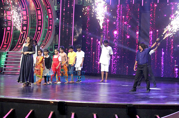 vidya balan promotes kahaani 2 on the sets of super dancer 7