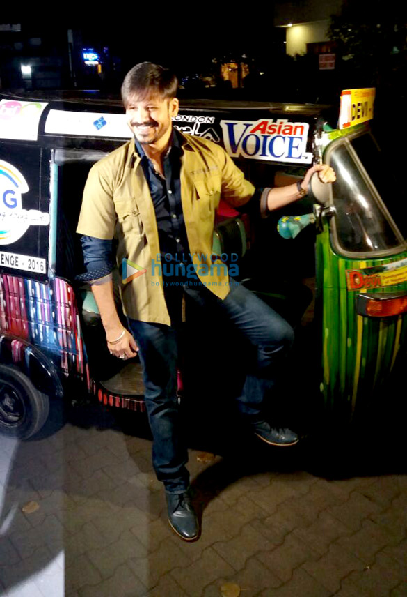Vivek Oberoi rides auto rickshaw for charity Vivek Oberoi rides auto rickshaw for charity