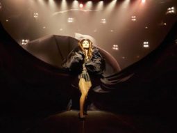 Check out: Urvashi Rautela sizzles in the ‘Saara Zamana’ remix in Kaabil