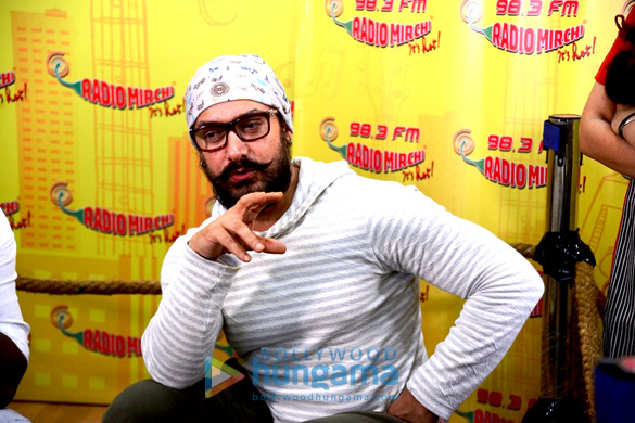 aamir khan promotes dangal on radio mirchi 98 3 fm 2