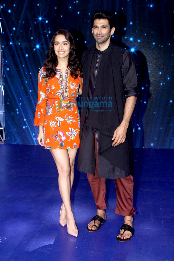 aditya shraddha promote ok jaanu on the sets of indian idol 5