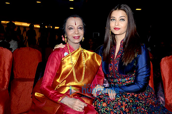 aishwarya graces the international dance congress meet with her dance teacher lata surendra 4