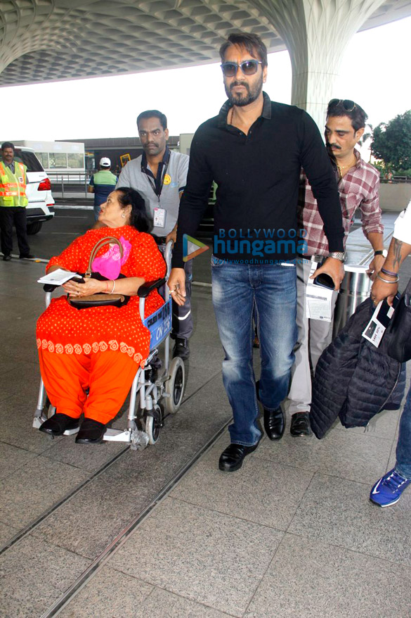 Ajay Devgn, Shahid Kapoor and Kajol snapped at the airport Ajay Devgn, Shahid Kapoor and Kajol snapped at the airport