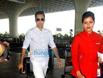 Ajay Devgn, Shahid Kapoor and Kajol snapped at the airport