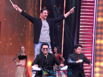 Akshay Kumar and Sajid Nadiadwala snapped on sets of Yaaron Ki Baraat